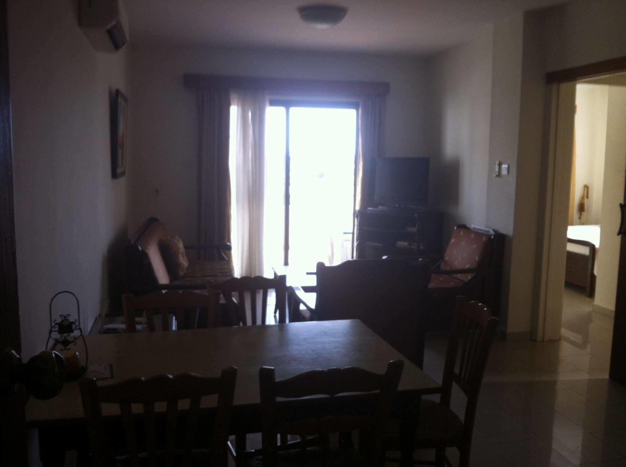 Zakos Court Apartments Larnaca Exterior photo