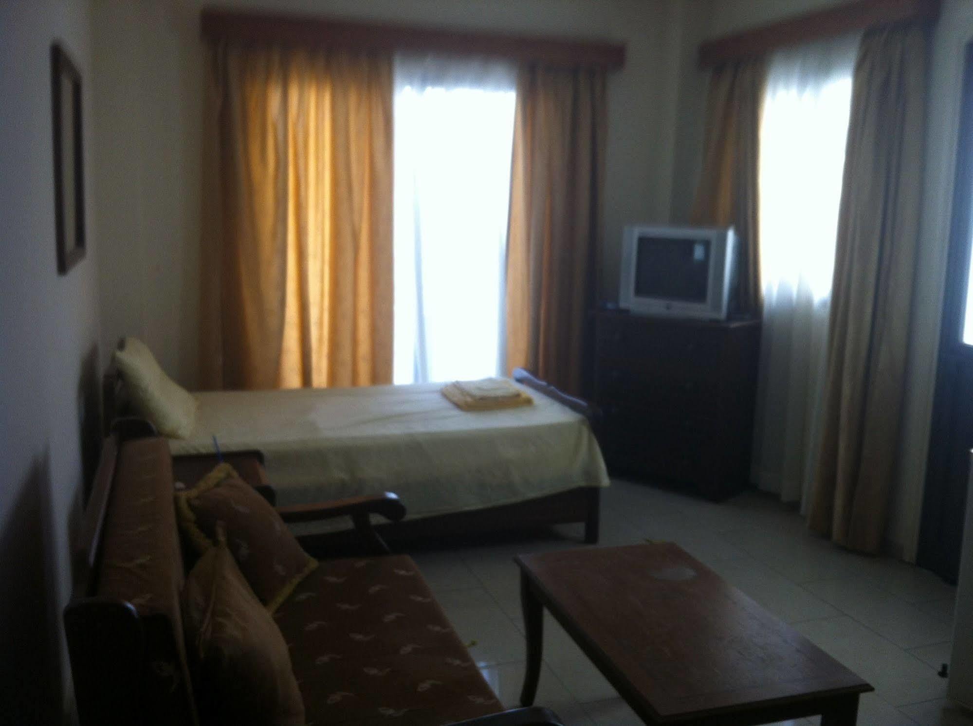 Zakos Court Apartments Larnaca Exterior photo